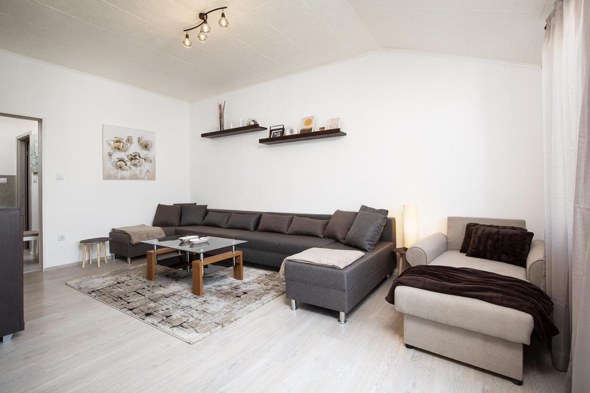 Apartment Aston Пула Екстериор снимка