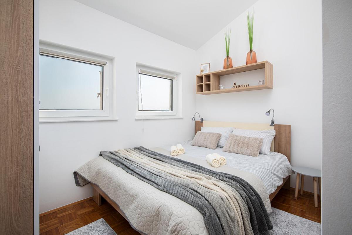 Apartment Aston Пула Екстериор снимка